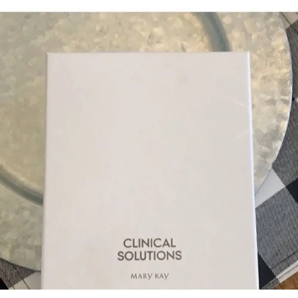 Mary Kay Clinical Solutions Set Retinol .5 and Calm Restore Face Milk New in Box